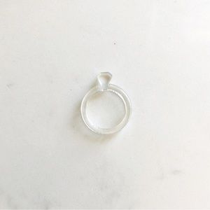 Clear Fashion Cut-Out Silhouette Plexi-Glass Ring: Diamond Solitaire